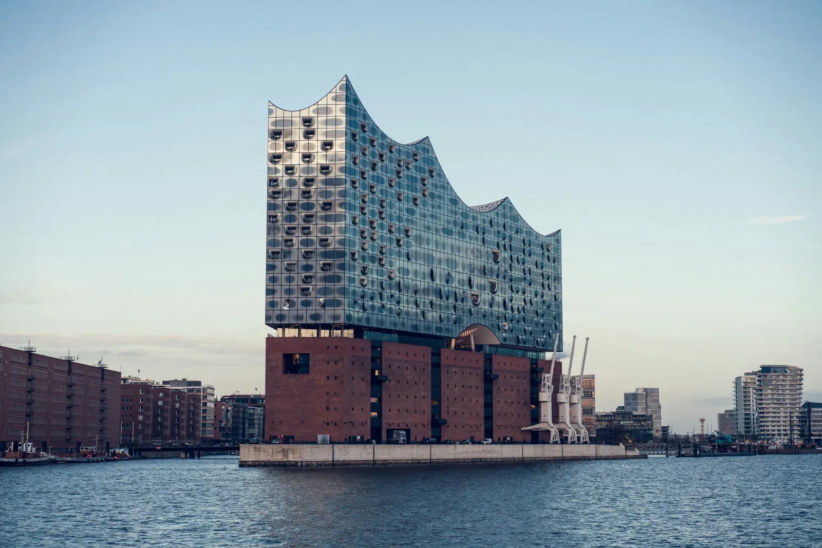 Elbphilharmonie in Hamburg – Symbolbild für deutschlandweite Umzüge