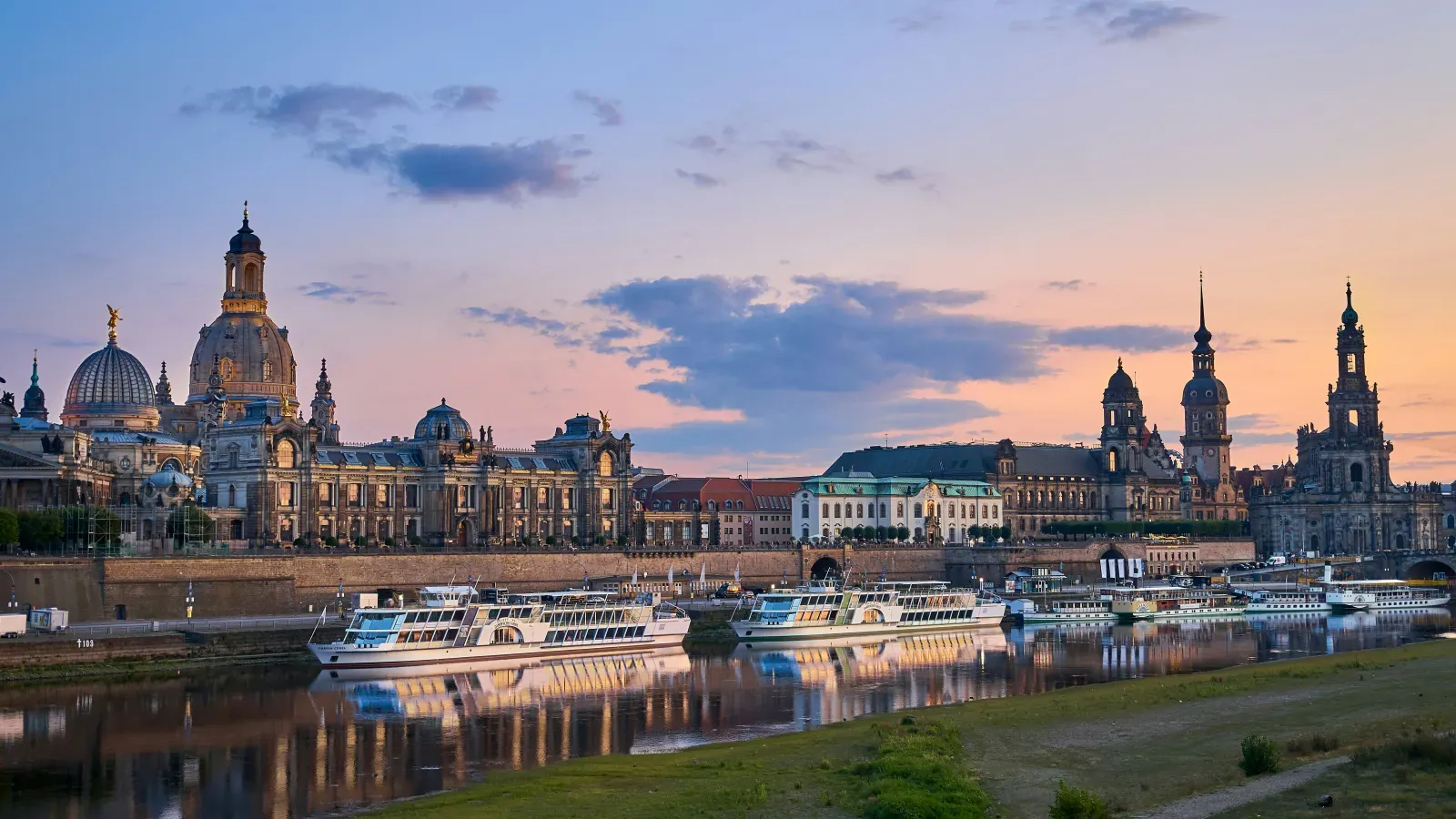 Dresdner Altstadt an der Elbe – Symbolbild für deutschlandweite Umzüge