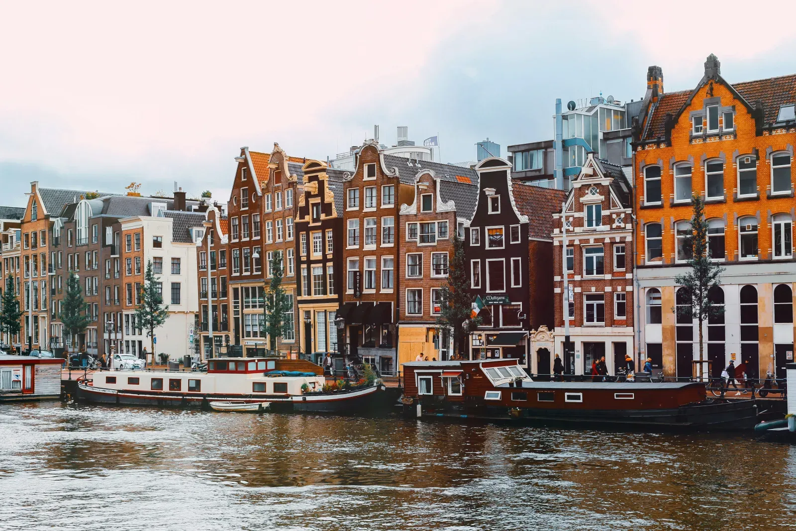 Stadtansicht von Amsterdam – Symbolbild für Auslandsumzüge